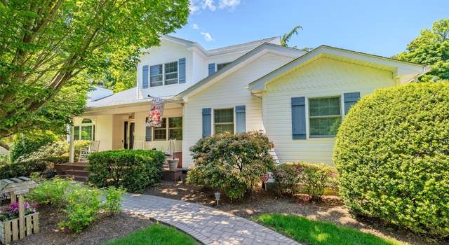 Photo of 4 Pak Ct, East Setauket, NY 11733