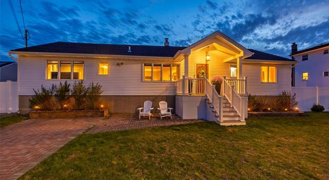 Photo of 50 Yacht Club Rd, Babylon, NY 11702
