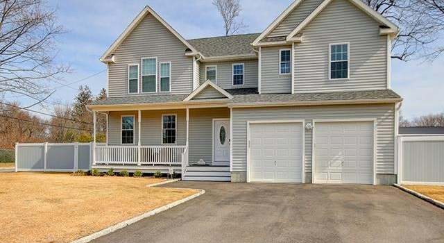 Photo of 1 Jonathan Ct, Islip Terrace, NY 11752