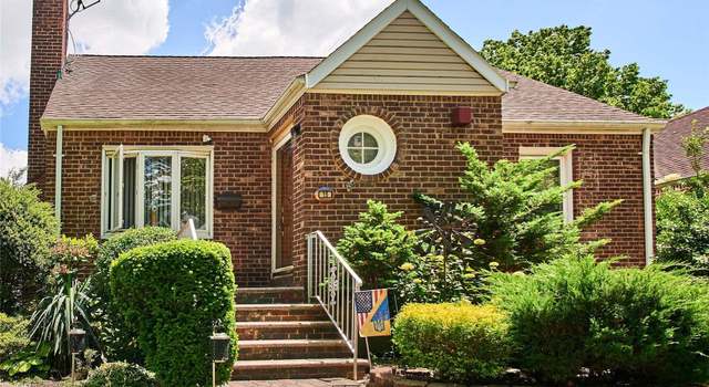 Photo of 15 Hawthorne Ln, Valley Stream, NY 11581