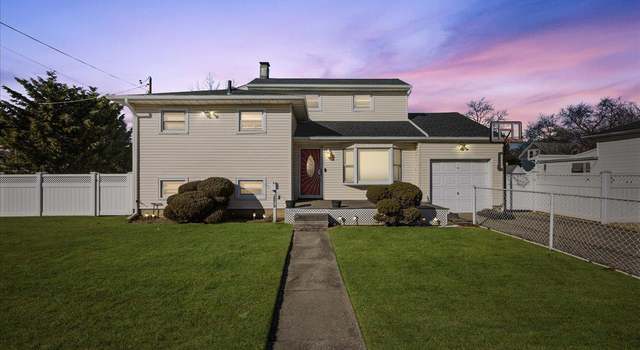Photo of 2872 Weeks Ave, Oceanside, NY 11572