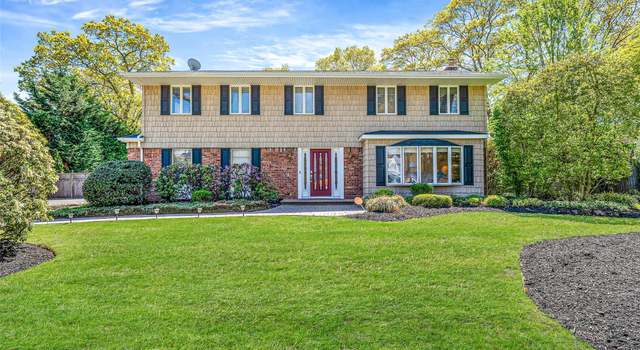 Photo of 4 Victor Pl, Lake Grove, NY 11755