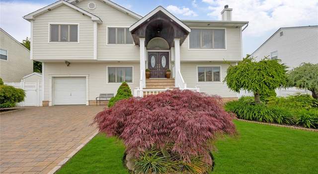 Photo of 19 Clifton St, Farmingdale, NY 11735