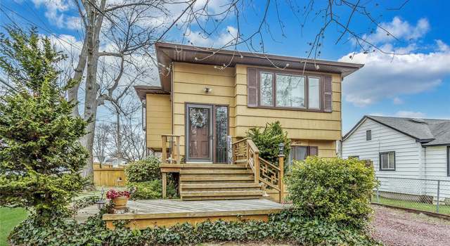 Photo of 132 Lake Dr, Copiague, NY 11726