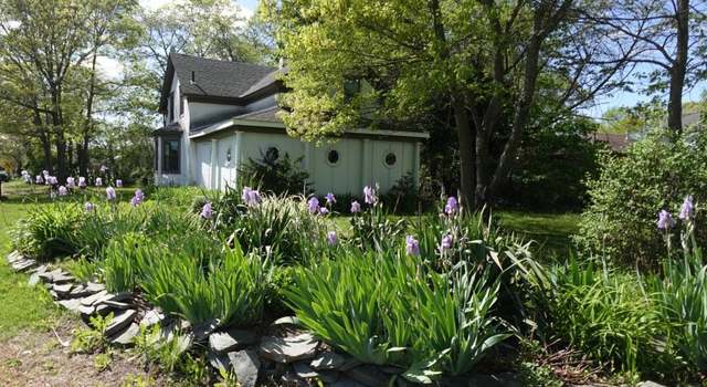 Photo of 195 Brook St, Oakdale, NY 11769