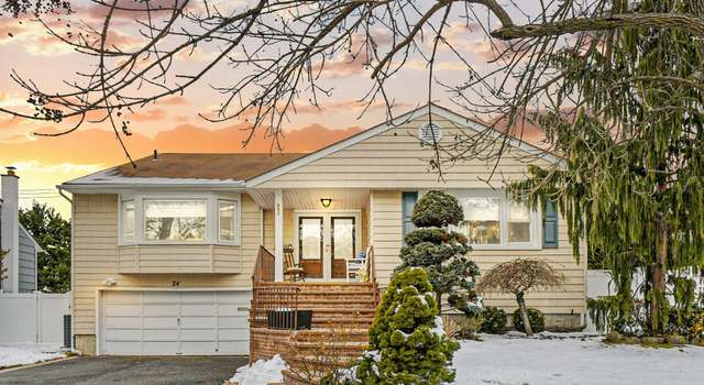 Photo of 24 Halyard Rd, North Woodmere, NY 11581
