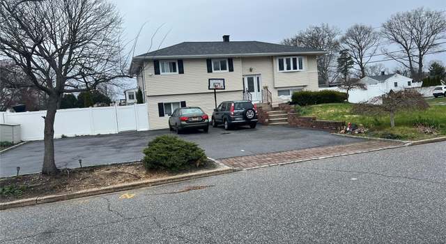 Photo of 9 Craig Rd, Islip Terrace, NY 11752