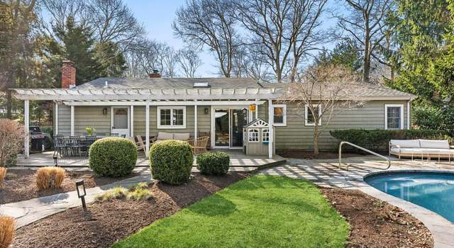 Photo of 10 Rolling Hill Rd, Hampton Bays, NY 11946