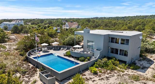 Photo of 59 Sand Castle Ln, Amagansett, NY 11930