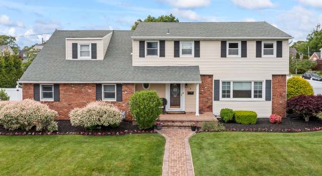Photo of 6 West Shore Rd, Bay Shore, NY 11706