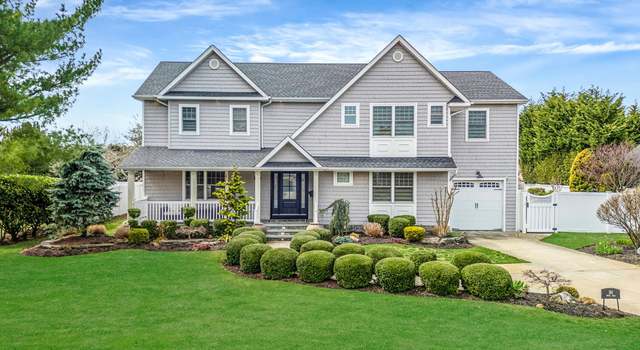 Photo of 161 Unqua Rd, Massapequa, NY 11758