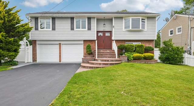 Photo of 872 Main St, Farmingdale, NY 11735