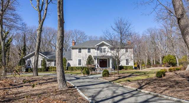 Photo of 4 E Gate Ln, Setauket, NY 11733