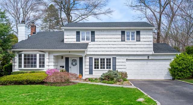 Photo of 3 W Oak Hill Dr, Oyster Bay, NY 11771