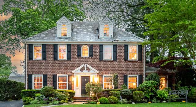 Photo of 32 Inness Pl, Manhasset, NY 11030
