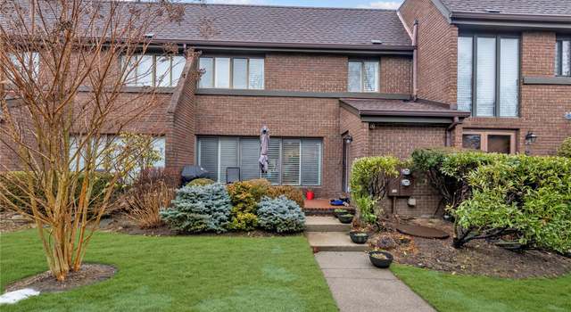 Photo of 23 Fox Rdg, Roslyn, NY 11576