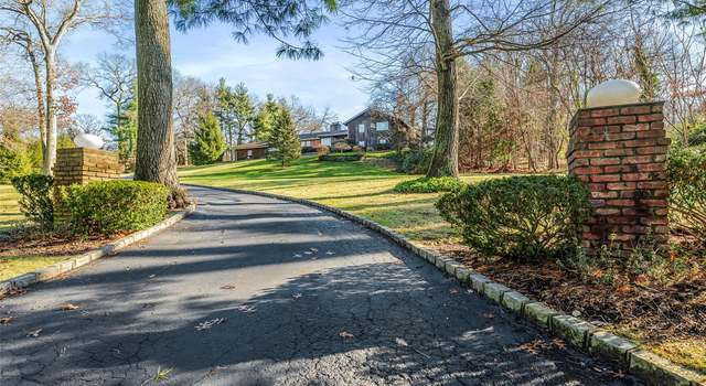 Photo of 10 Rolling Hill Rd, Old Westbury, NY 11568