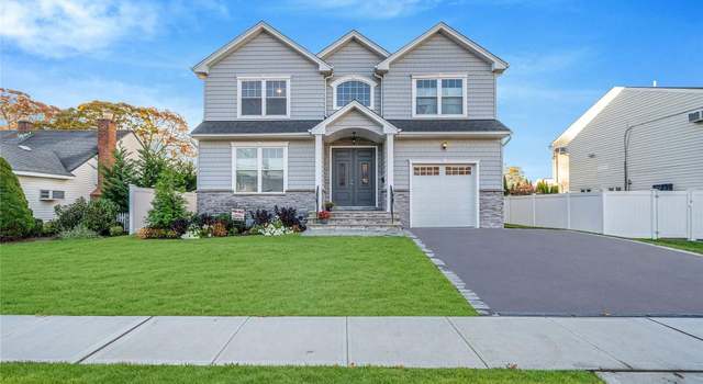 Photo of 136 Moore Ave, Massapequa Park, NY 11762