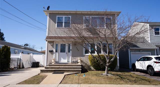 Photo of 750 Taft St, North Bellmore, NY 11710