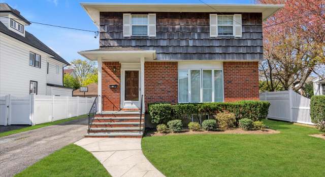 Photo of 7 Sunset Ave, Lynbrook, NY 11563