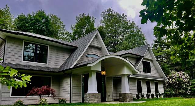 Photo of 480 Vanderbilt Pkwy, Dix Hills, NY 11746