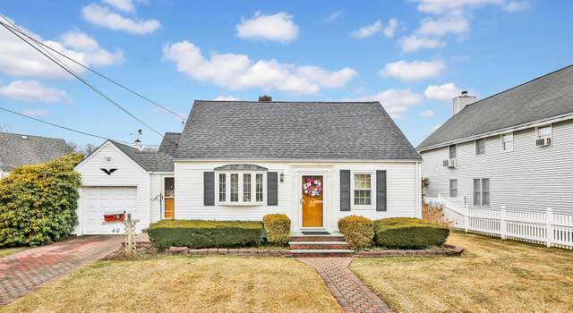Photo of 40 Walnut Ave E, Farmingdale, NY 11735