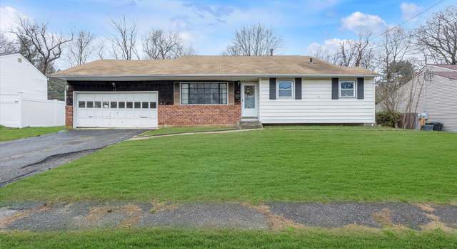 Photo of 12 Wren Ct, Northport, NY 11768