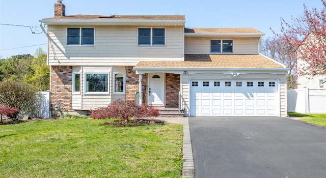 Photo of 2 Joyce Ct, North Babylon, NY 11703