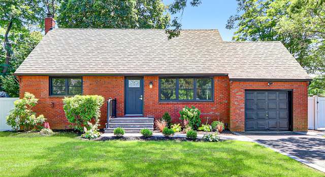 Photo of 12 Hillside Rd, Deer Park, NY 11729