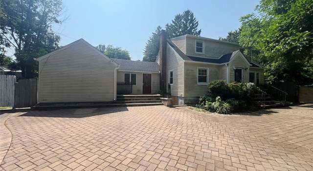 Photo of 8 Ludlam St, Huntington Station, NY 11746