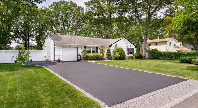 Photo of 14 Felway Drive Felway Dr #14, Coram, NY 11727