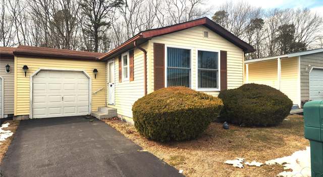 Photo of 145 Village Cir W, Manorville, NY 11949