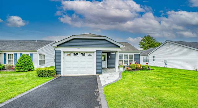 Photo of 561 Stratford Ln #561, Ridge, NY 11961