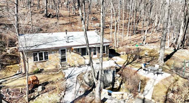 Photo of 31 Hemlock Hill Ln, Montebello, NY 10901