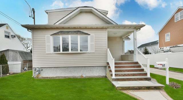 Photo of 57 Palm St, Lindenhurst, NY 11757