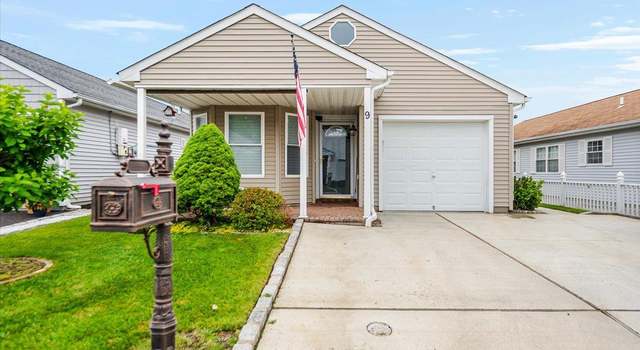 Photo of 9 Orange Tree Ct, Manorville, NY 11949