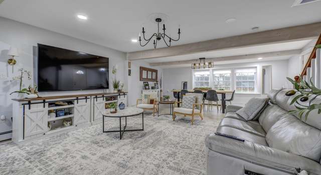 Photo of 29 Chimney Ln, Levittown, NY 11756