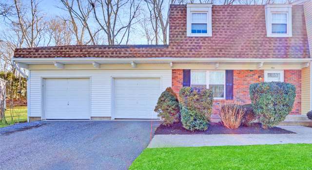 Photo of 9 Stockton Cmns, Yaphank, NY 11980