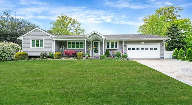 Photo of 272 Bow Dr, Hauppauge, NY 11788