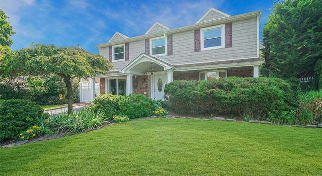 Photo of 20 Hilltop Dr, Mount Sinai, NY 11766