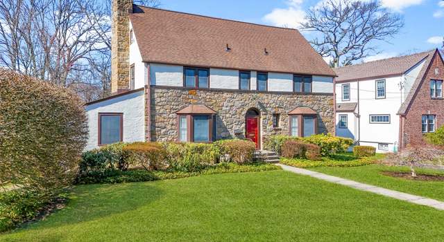 Photo of 19 Blackthorn Ln, White Plains, NY 10606