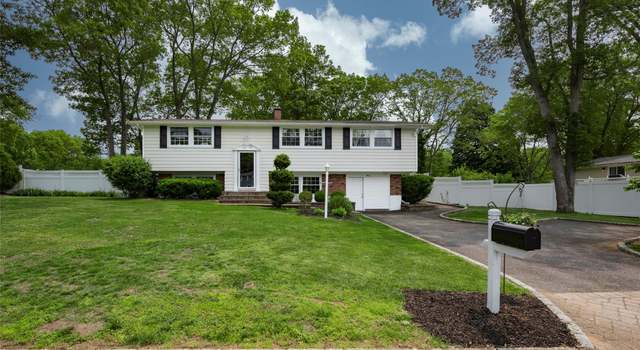 Photo of 3 Twig Ct, East Setauket, NY 11733