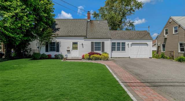 Photo of 262 Fairfield Ave, Carle Place, NY 11514