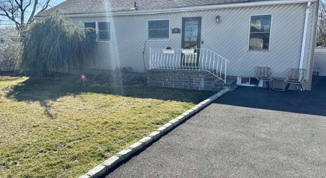 Photo of 23 Baiting Place Rd, Farmingdale, NY 11735