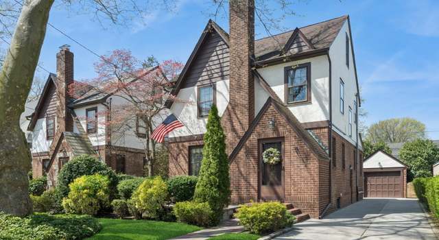 Property at 86 Roosevelt St, Garden City, NY 11530, 4 beds, 2.5 baths