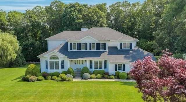 Photo of 12 Dutch Hill Dr, Carmel, NY 10512