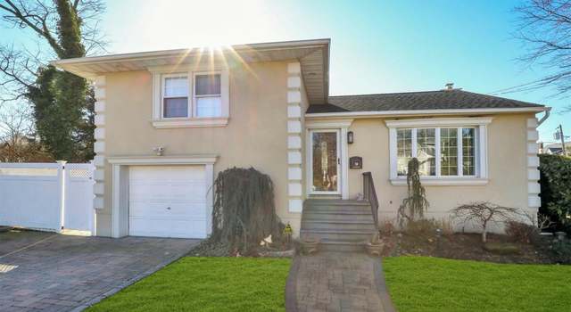Photo of 34 Sachem St, East Rockaway, NY 11518