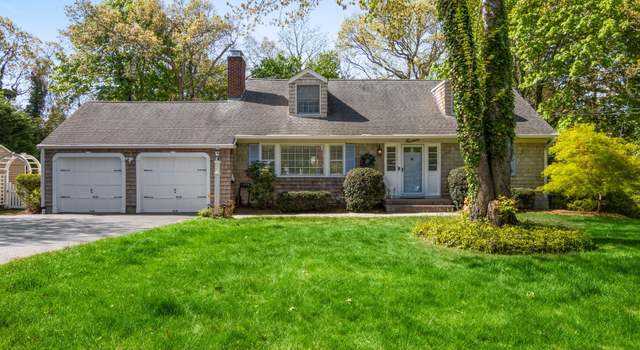 Photo of 14 Caleb Brewster Rd, East Setauket, NY 11733