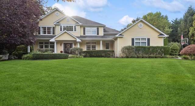 Photo of 7 Locust Ln, Huntington Bay, NY 11743