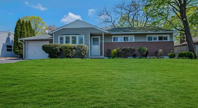 Photo of 3 Kerry Ave, Huntington, NY 11743